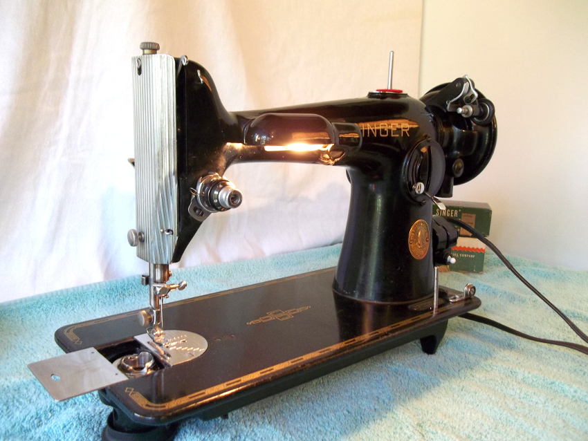 Singer 201 Vintage Sewing Machine